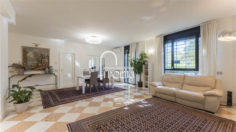 APPARTAMENTO CON INGRESSO INDIPENDENTE E GIARDINO PERIMETRALE